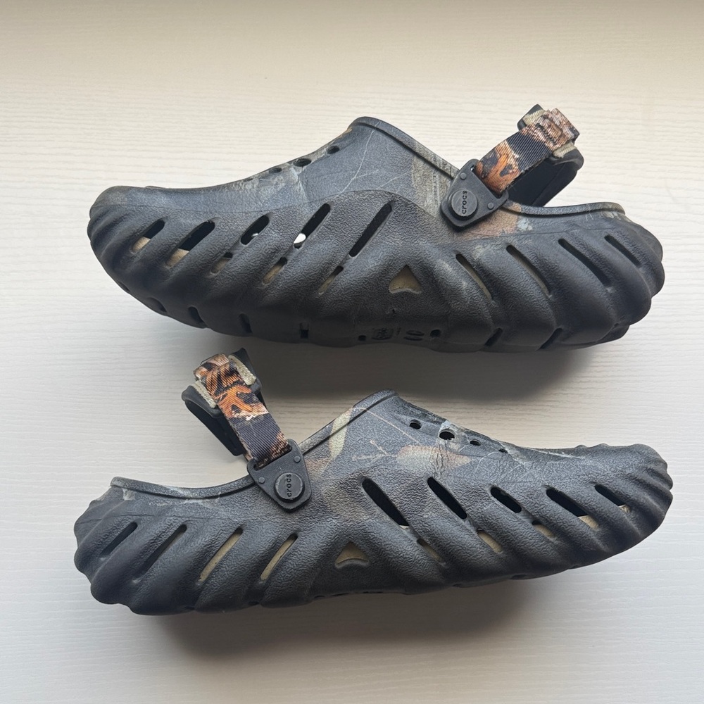 Men’s CROCS RealTree Edge Camo and Clogs Size 8